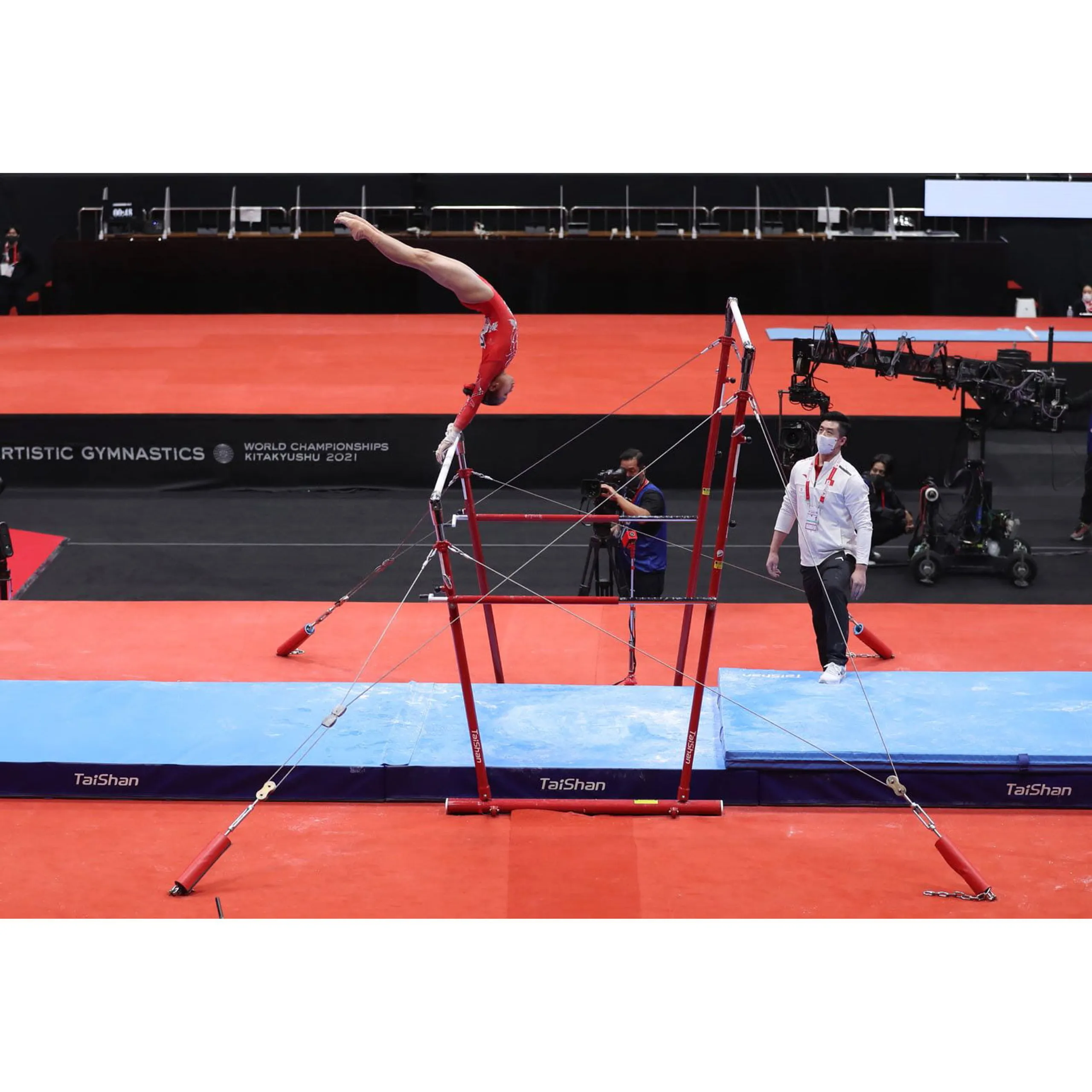 Uneven-Bar