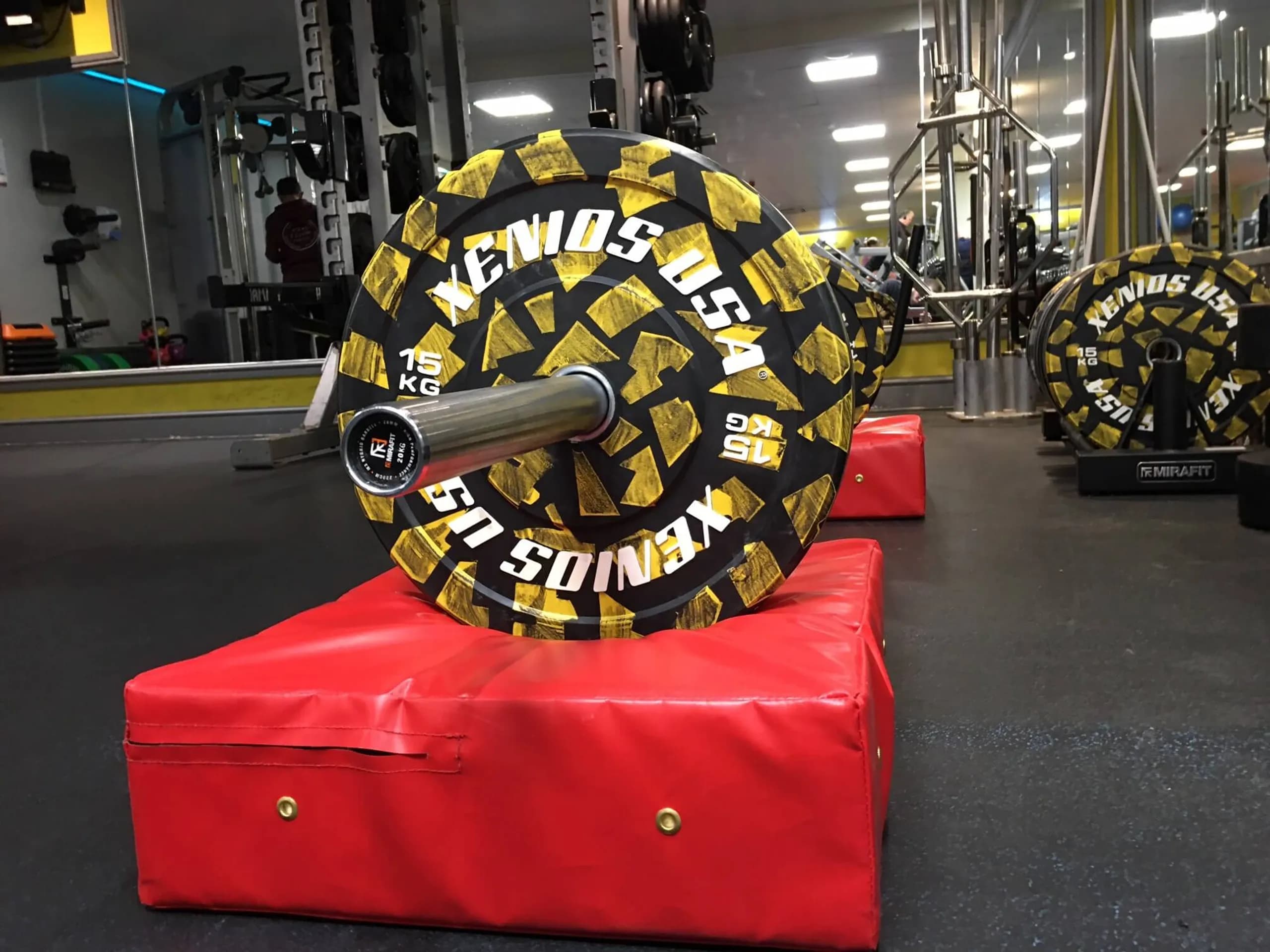 Weightlifting drop pad