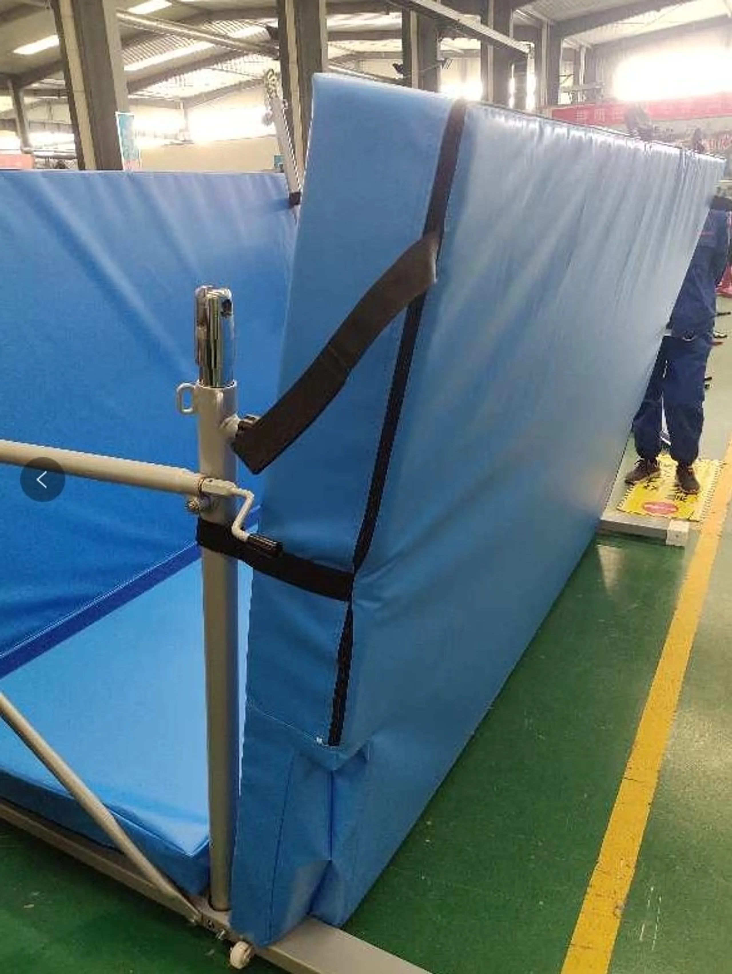 Freestanding uneven bars landing mat2